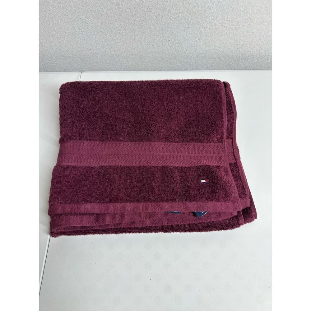 NWOT Tommy Hilfiger Modern American Solid Bath Towel 30 X 54 Inches 100% Cotton